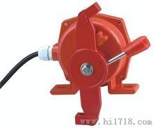 雙向拉繩開(kāi)關(guān)NST2-II，批發(fā)，雙向拉繩開(kāi)關(guān)動(dòng)作可靠、性能穩(wěn)定、頻率響應(yīng)快、使用壽命長(zhǎng)、抗干憂能力強(qiáng)、防水、防震、耐腐蝕等特點(diǎn)。廣泛應(yīng)用于機(jī)械、礦山、紡織、印刷、化工、冶金、輕工、閥門、電力、保安、鐵路、航天等各個(gè)行業(yè)。并具有常規(guī)的產(chǎn)品現(xiàn)貨，本產(chǎn)品Z、S型采用移動(dòng)凸輪結(jié)構(gòu)，當(dāng)拉動(dòng)任意一側(cè)拉繩時(shí)，便驅(qū)動(dòng)凸輪，使開(kāi)關(guān)動(dòng)作轉(zhuǎn)換發(fā)出停機(jī)信號(hào)，1型采用自動(dòng)復(fù)位，2型采用手動(dòng)復(fù)位。雙向拉繩開(kāi)關(guān)注意事項(xiàng)：1、接線聯(lián)接可靠，絕緣密封。2、拉繩開(kāi)關(guān)安裝完畢后，兩側(cè)拉繩松緊適宜，撓度小，拉拉繩后，開(kāi)關(guān)能可靠復(fù)位。，拉繩開(kāi)關(guān)廠家